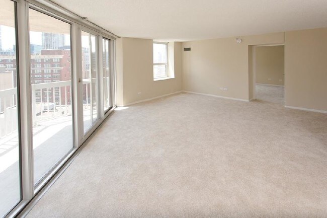 Foto del edificio - 557 N State St