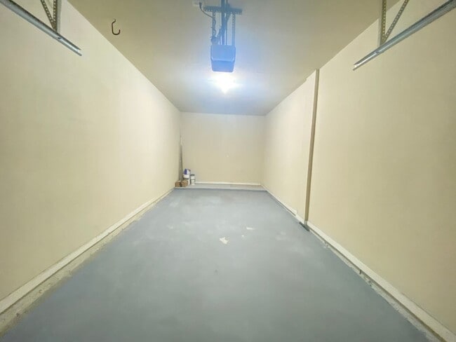 Foto del edificio - Stunning one bedroom, one bath luxury condo with large garage and fabulous community amenities.