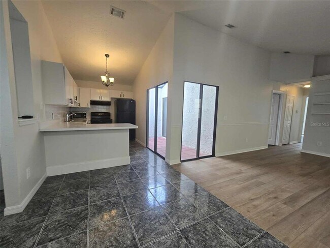 Building Photo - 4302 Venice Dr