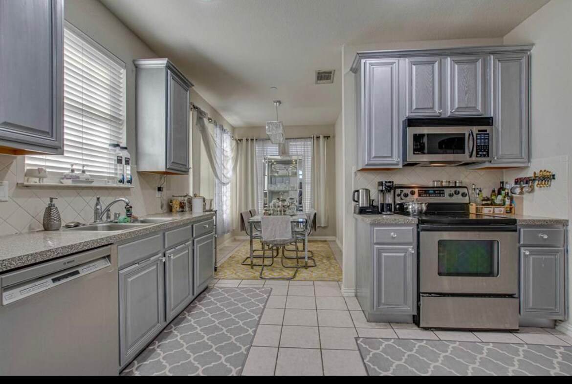 Foto principal - 9816 Cambria Ct