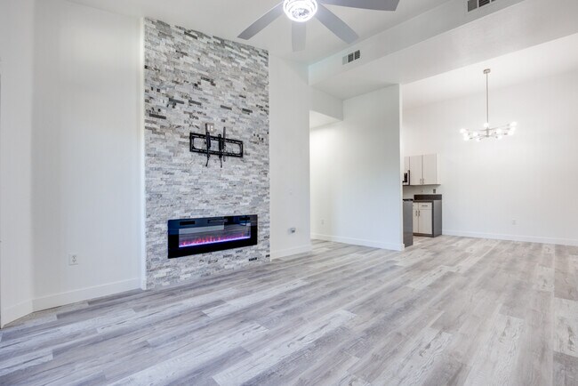Foto del edificio - 2305 W Horizon Ridge Pkwy