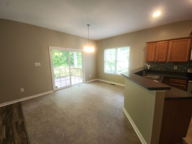Foto del edificio - Beautiful Spacious Home in Huntington Place!