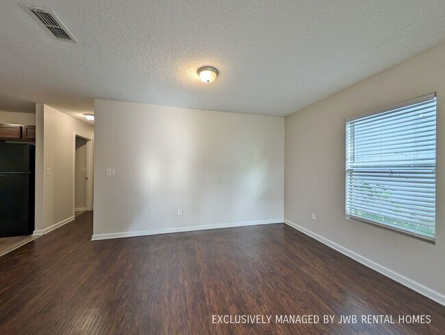 Foto del edificio - 1258 Mull St