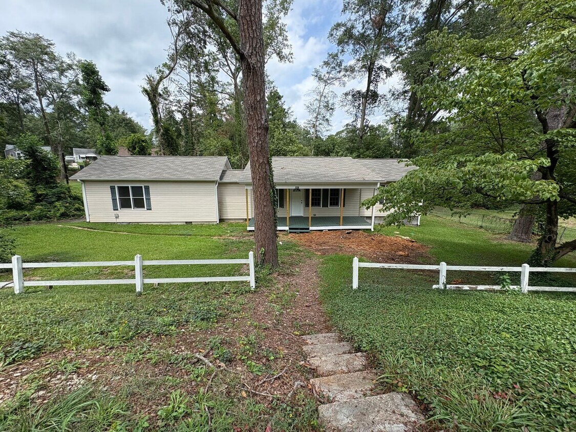 Foto principal - Lovely 3 Bedroom 2 Bath Home in Spartanburg