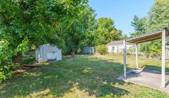 Foto del edificio - Charming 2-Bedroom Ranch Home with Large Backyard – Cozy & Remodeled!