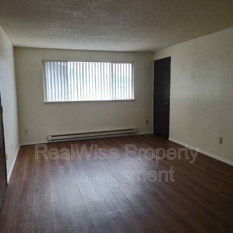 332 NW Tumlin Ave, Winston, OR 97496 Condo for Rent in Winston, OR