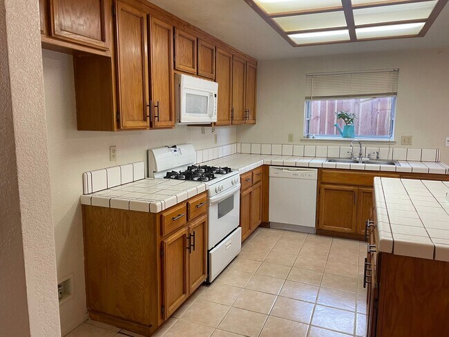 Building Photo - 2113 Mount Hamilton Dr
