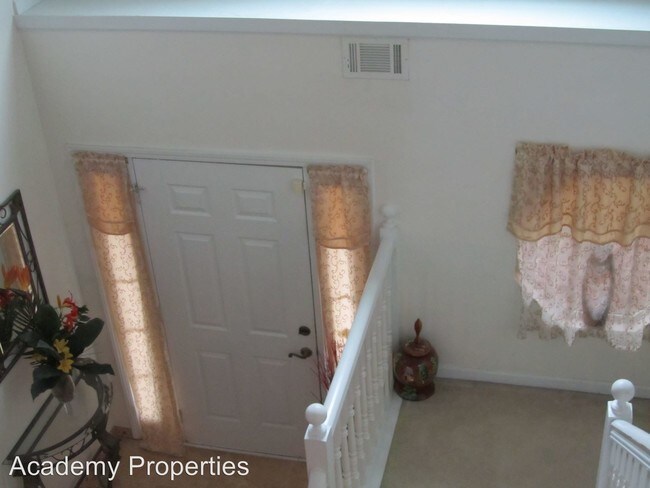 Building Photo - 305 Randall Ct