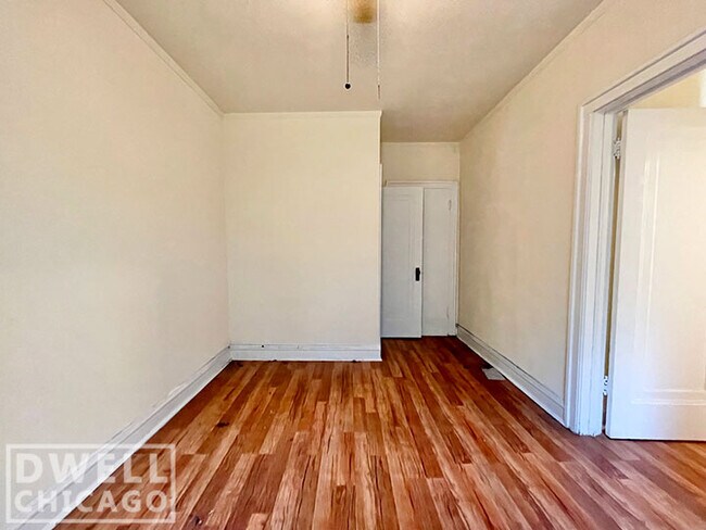 Foto del edificio - 2500 N Sawyer Ave