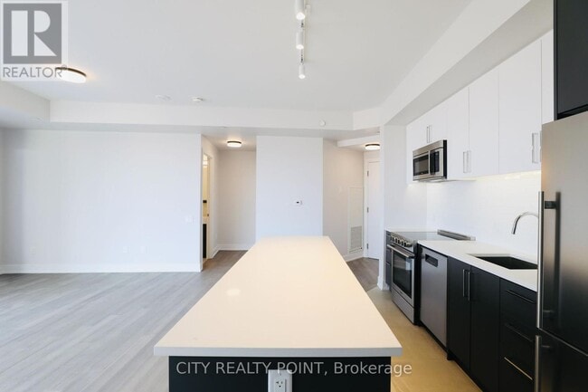 Building Photo - 2525 Bathurst St