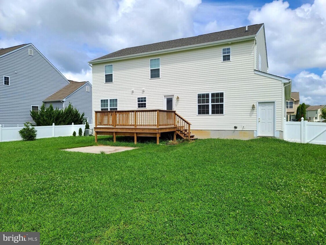 Primary Photo - 56 Point Landing Ln