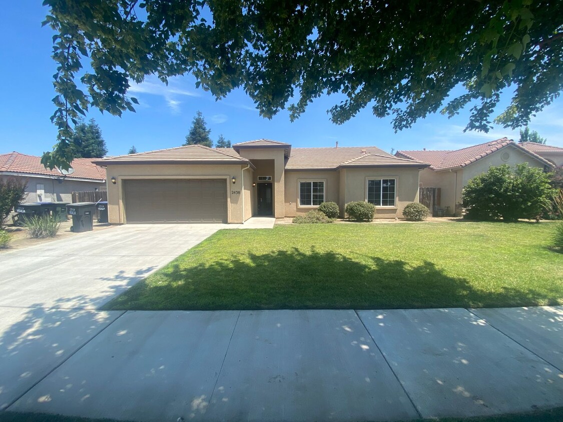 Primary Photo - Nice home in great North West Visalia area...