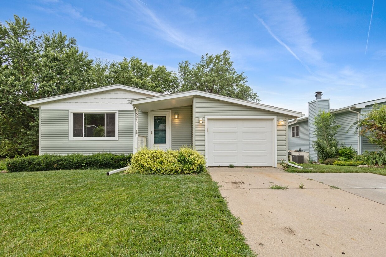 Primary Photo - Fully Remodeled South Lincoln 4 Bedroom