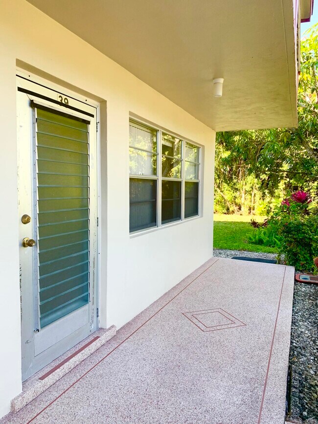 Building Photo - 39 Sussex B