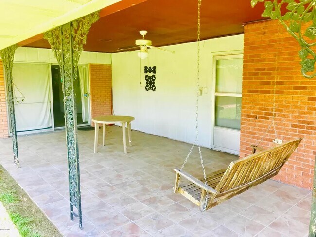 Building Photo - 234 Camelia Dr