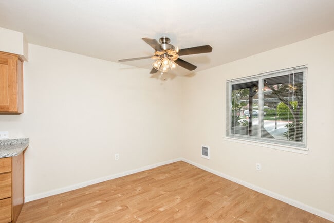 Building Photo - 18691 SW Mapleoak Ln