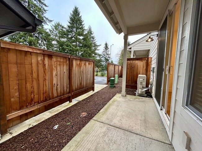Building Photo - Townhome Available in Vancouver, WA!! MOVE IN SPECIAL
