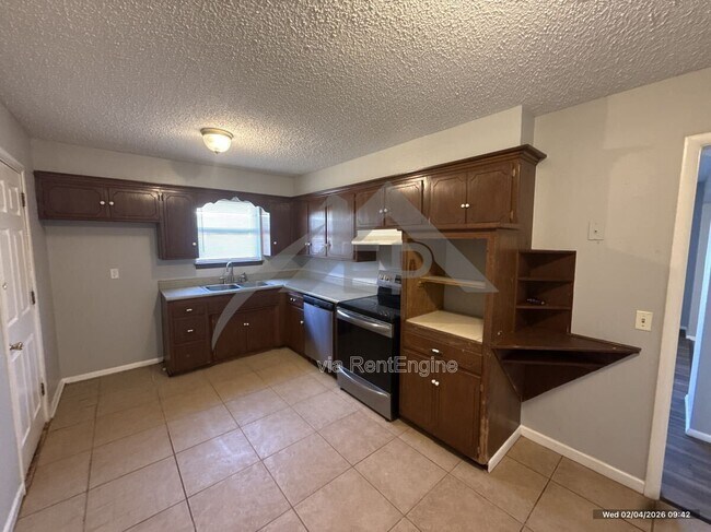 Foto del edificio - 629 Reynolds Rd