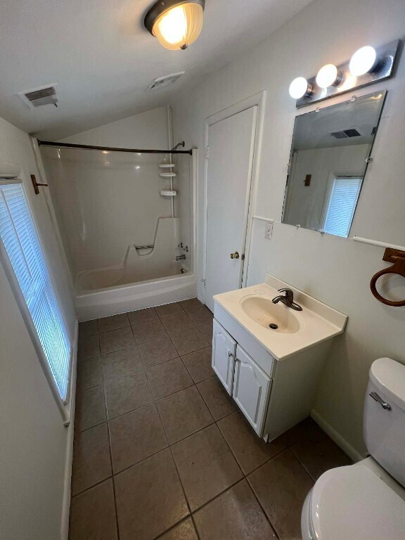 Foto del edificio - 62 E Main St