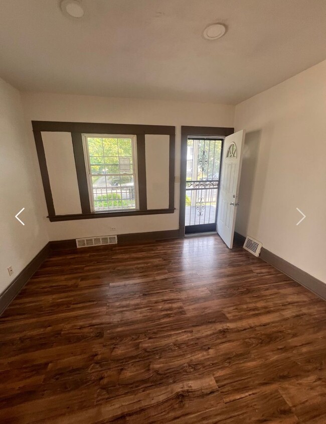 Building Photo - 9714 Mt Auburn Ave