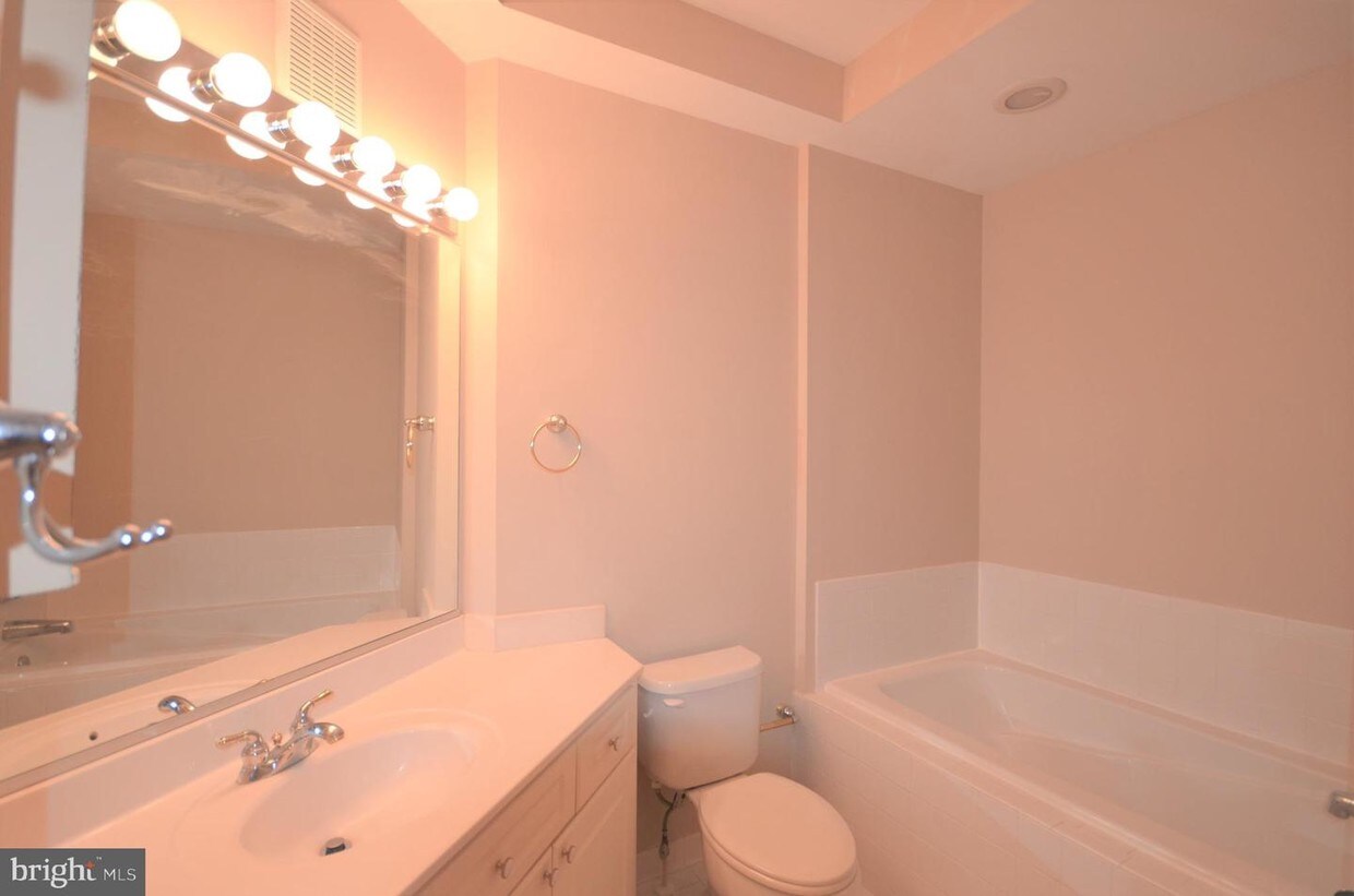 5932 Founders Hill Dr Unit 203, Alexandria, VA 22310 Apartment for