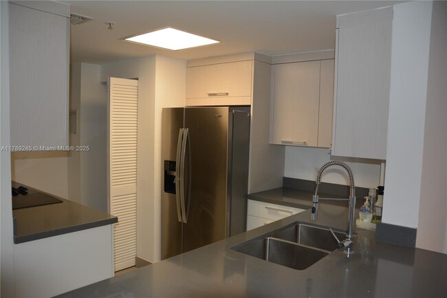 Building Photo - 701 Brickell Key Blvd