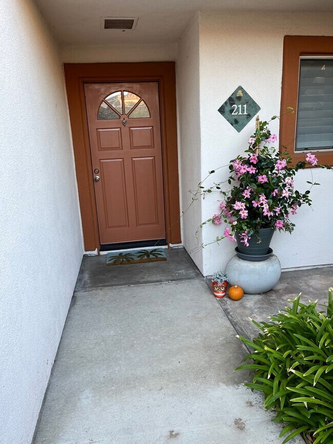 Building Photo - Epic REA - 2 BR / 2 BA Condo w/1 Parking i...