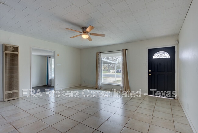 Building Photo - 5815 Pyle St