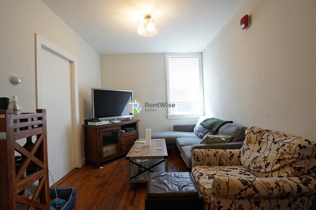 Foto del edificio - 722 E 6th St