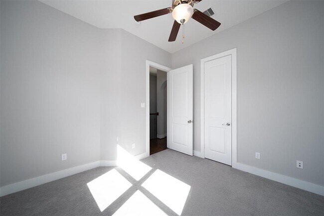 Building Photo - 5743 Kiam St