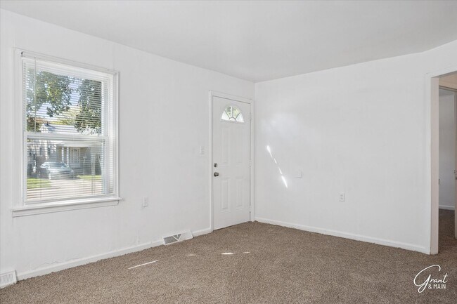 Building Photo - 3 Bedroom Ranch in Eastpointe! - $1,300