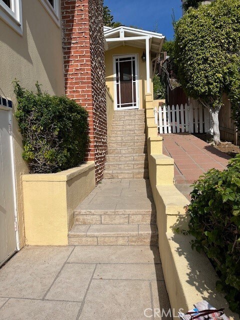 Building Photo - 31442 Holly Dr