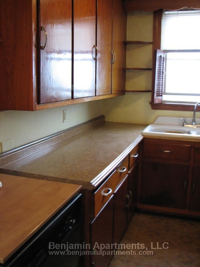 Building Photo - 120 Crest Ave