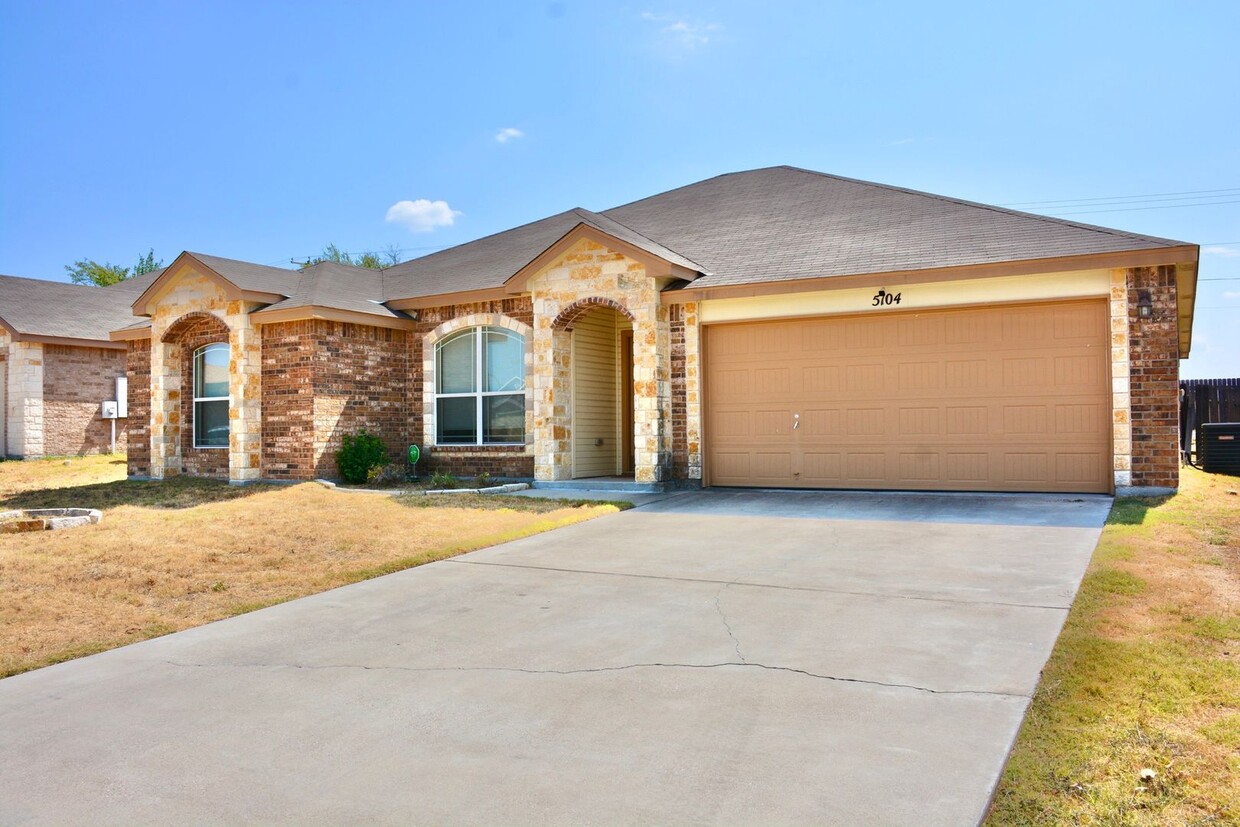 Foto principal - 5104 Screaming Eagle Cir