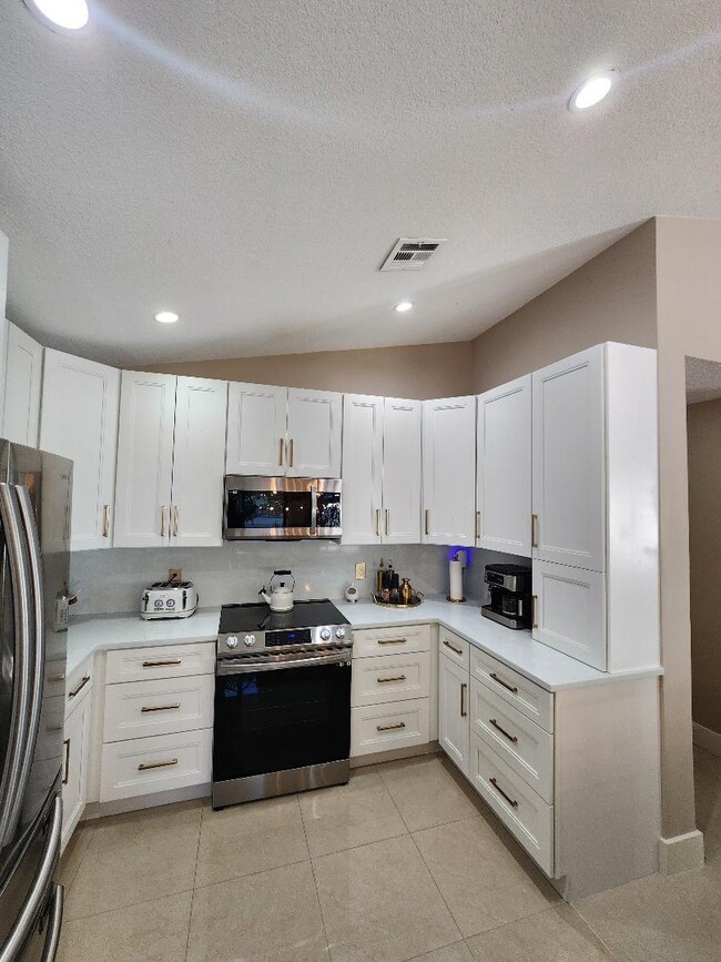 Foto del edificio - 3760 NW 19th St