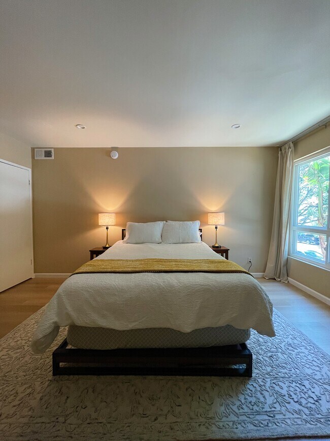 Master Bedroom - 1262 S Barrington Ave