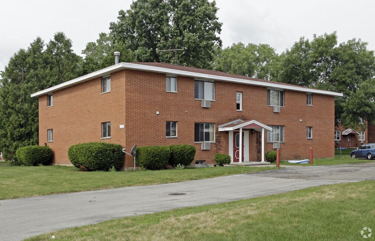 Primary Photo - 136 Randall Ct