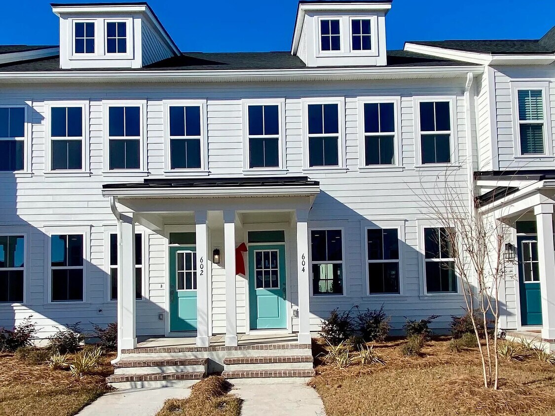 Front - 604 Southview Ln