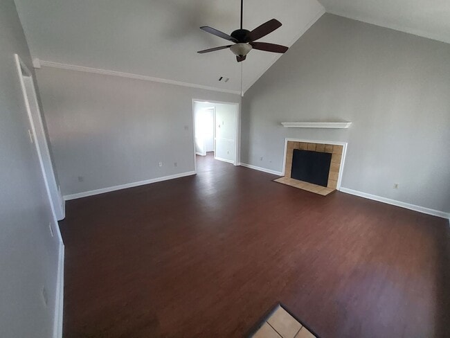 Building Photo - 7643 Ivy Hollow Dr