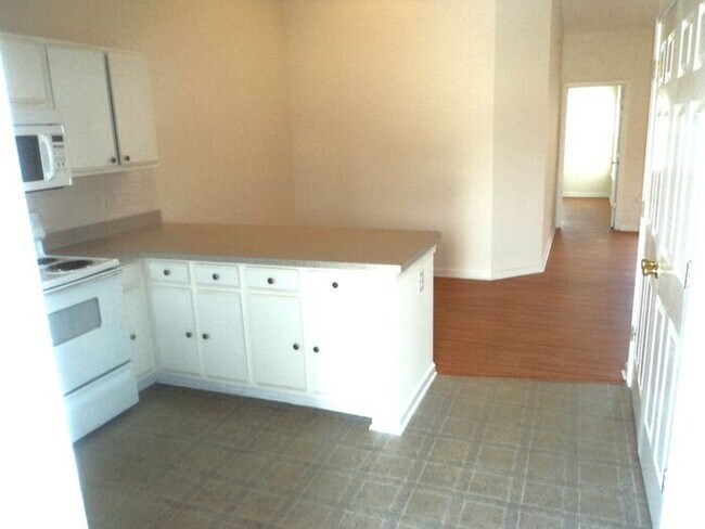 Foto del edificio - Independence South one level brick patio h...