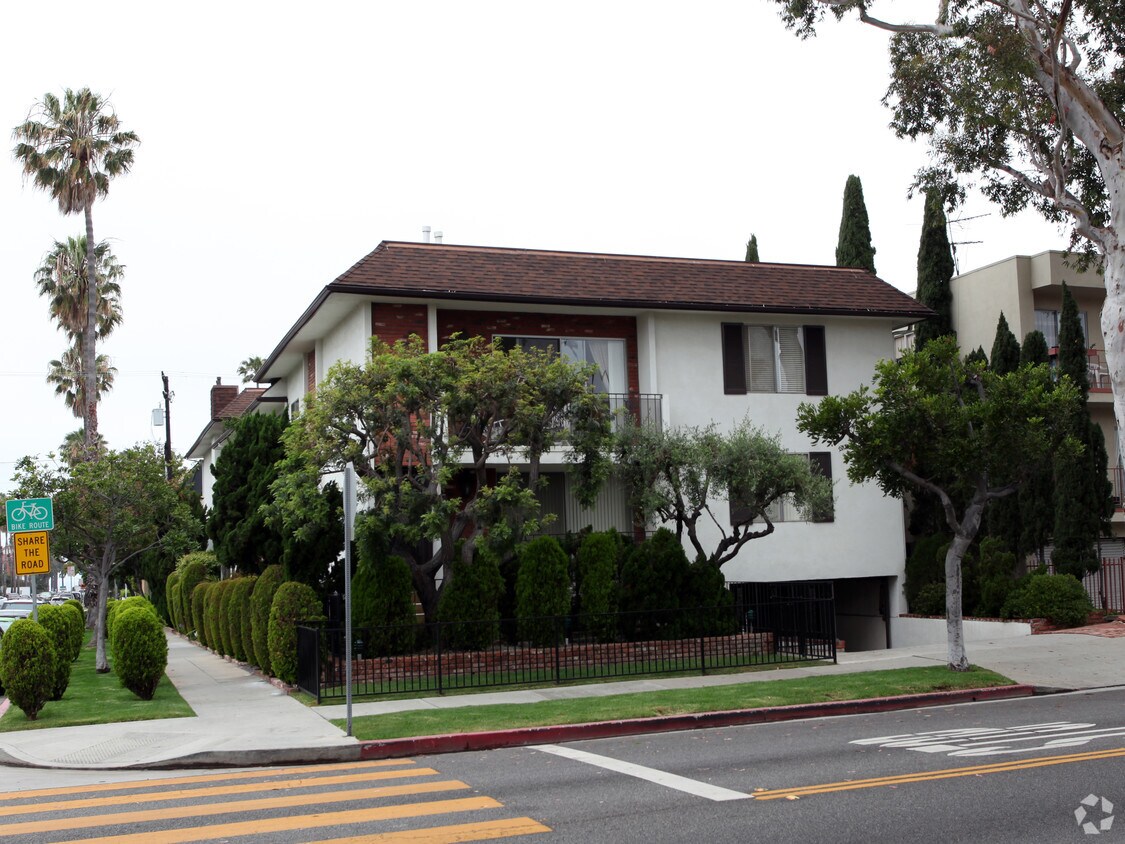 Primary Photo - 625 Washington Ave