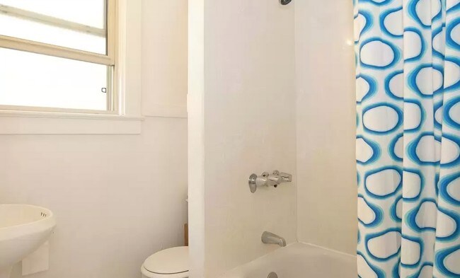 Foto del edificio - 118 Athol Ave