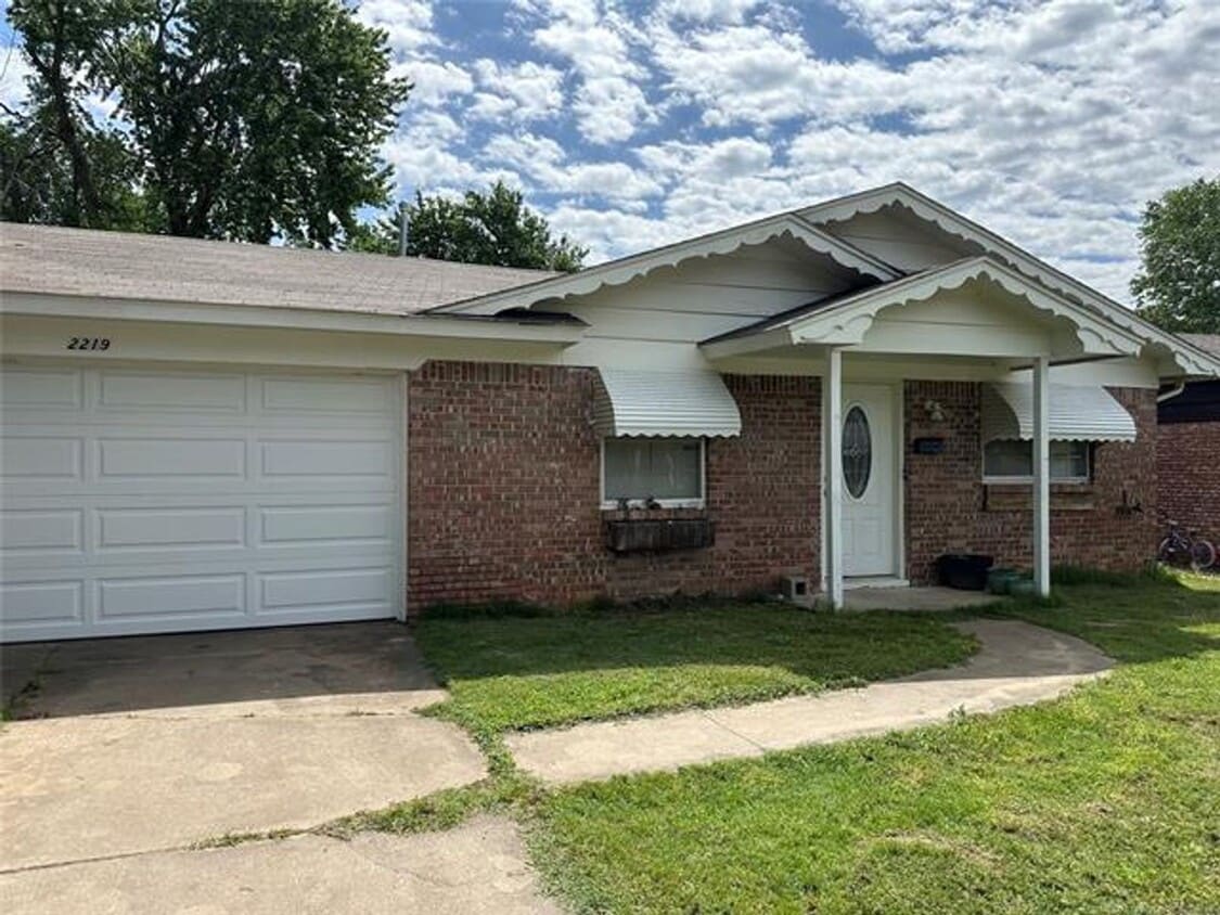 Primary Photo - Sapulpa Cutie - New flooring and Paint