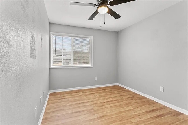 Building Photo - 1505 W 25th Ct