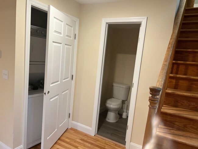 Foto del edificio - 389 E Allen St