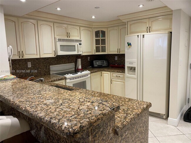 Foto del edificio - 2555 Collins Ave