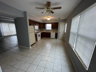 Building Photo - 2110 Breezy Dr