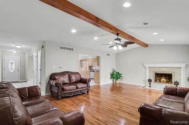 Building Photo - 39024 Faith Dr