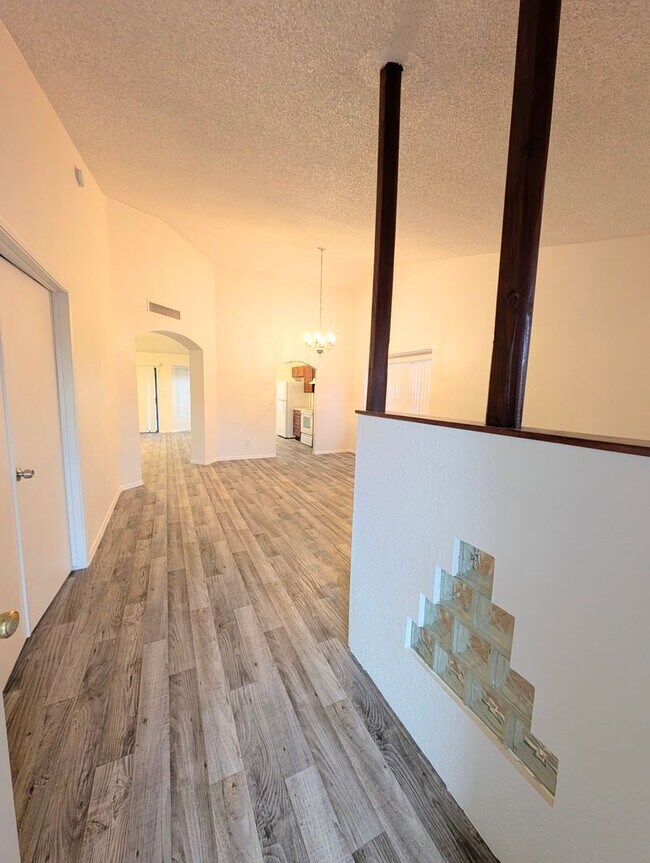 Foto del edificio - AVAILABLE NOW IN GREAT GILBERT LOCATION WITH NO HOA!!!
