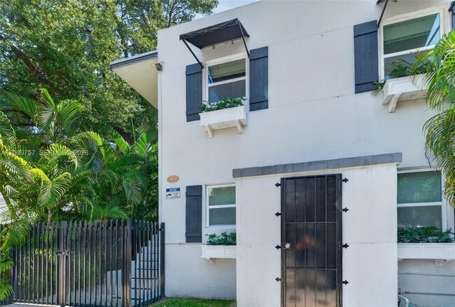 Building Photo - 3676 Oak Ave
